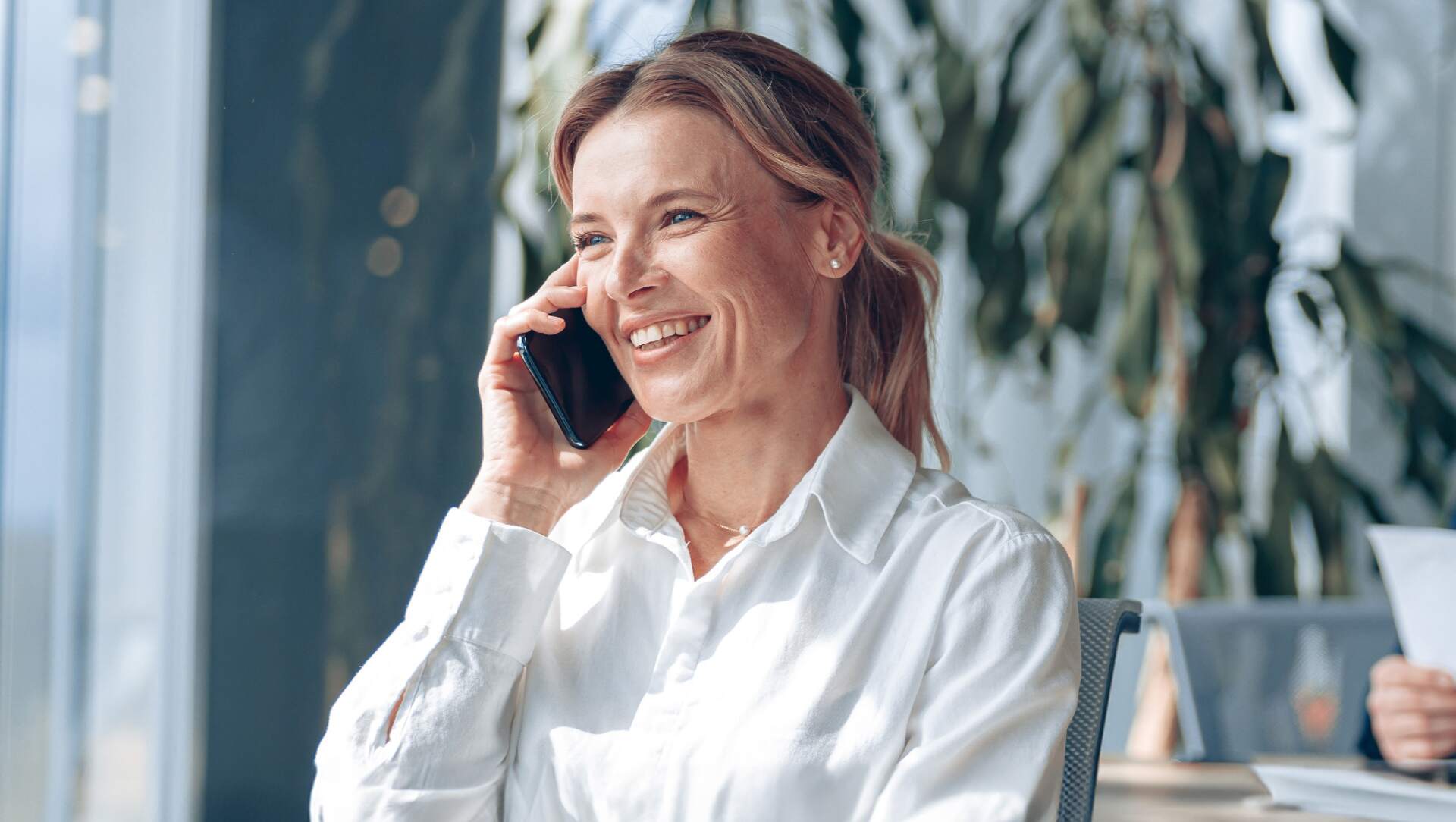 sales management recruiter reading a tablet